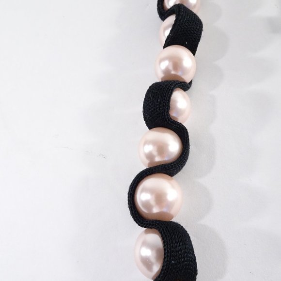 NWT Lee Angel Pink Glass Pearl Ribbon Tie statement Necklace NWT 450 - Picture 5 of 5